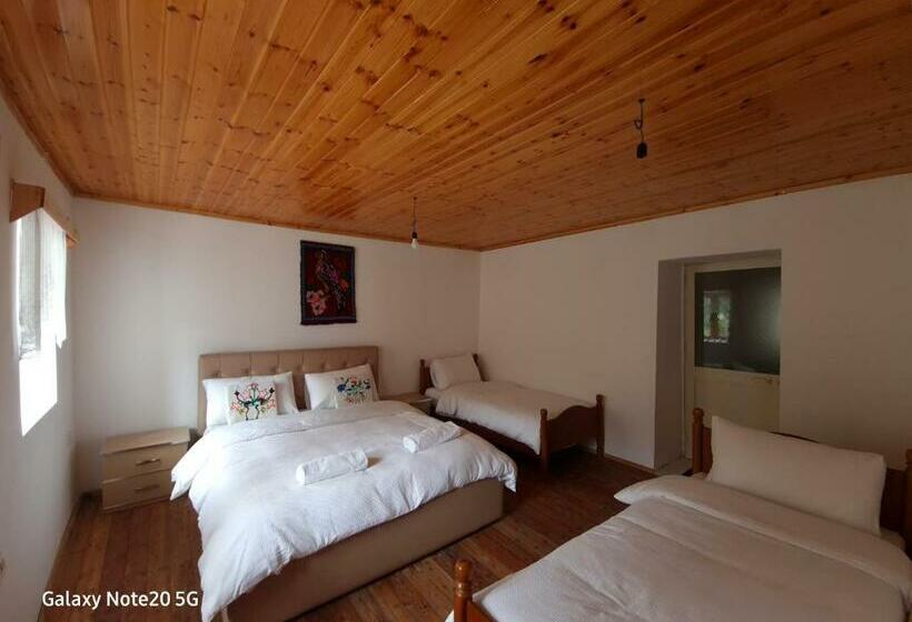 패밀리 룸, Mountain Vista Guesthouse Shkafi