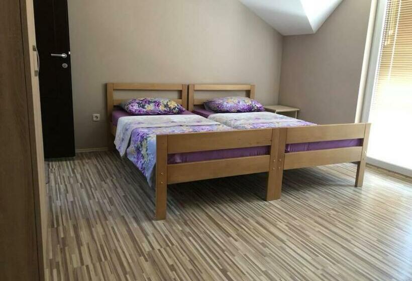 اتاق استاندارد سه نفره, Struga Rooms/dhoma/sobi