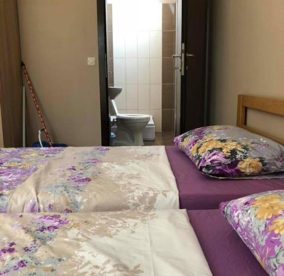 اتاق استاندارد سه نفره, Struga Rooms/dhoma/sobi