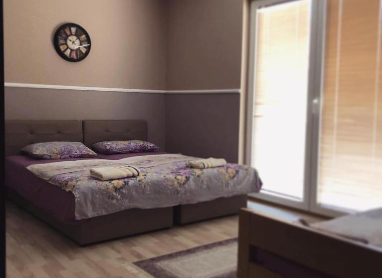 اتاق استاندارد سه نفره, Struga Rooms/dhoma/sobi