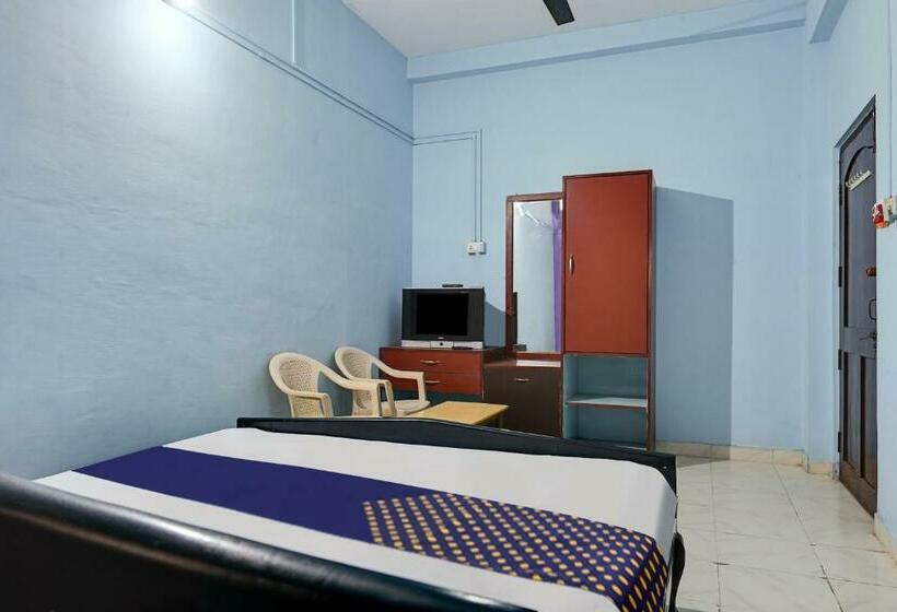 Трехместный Номер Классика, Spot On Shree Renuka Residency Lodge