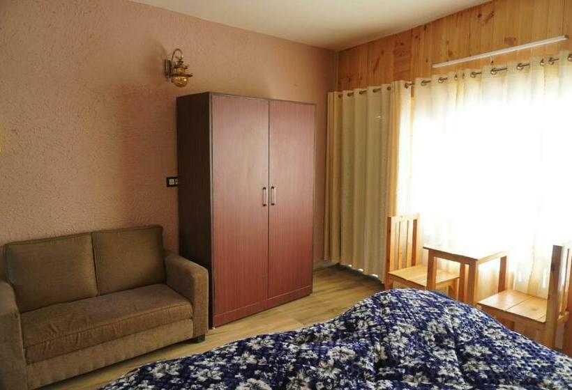 Студио Стандарт с Балконом, Saanjh Cafe & Resorts Pangoot