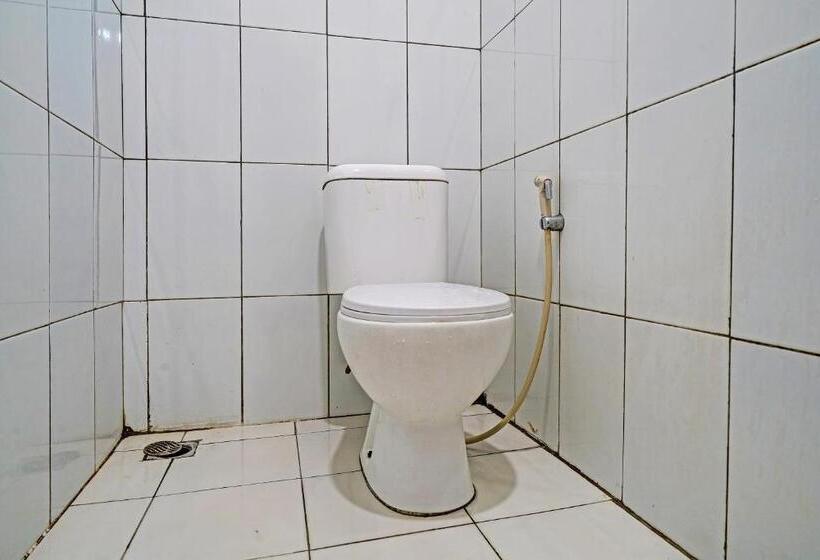 Номер Deluxe Кровать Кинг, Oyo 92726 Geulis Guest House