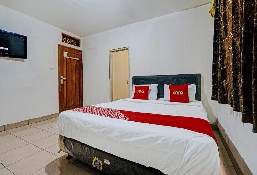 Номер Deluxe Кровать Кинг, Oyo 92726 Geulis Guest House