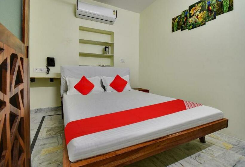 Трехместный Номер Классика, Oyo Flagship Hotel Azad Inn