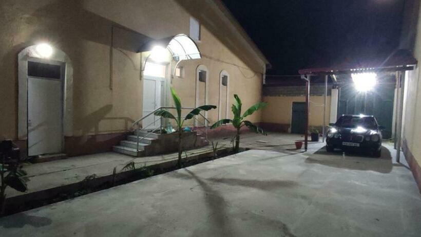 اتاق استاندارد سه نفره, Sam Greenhouse Hostel