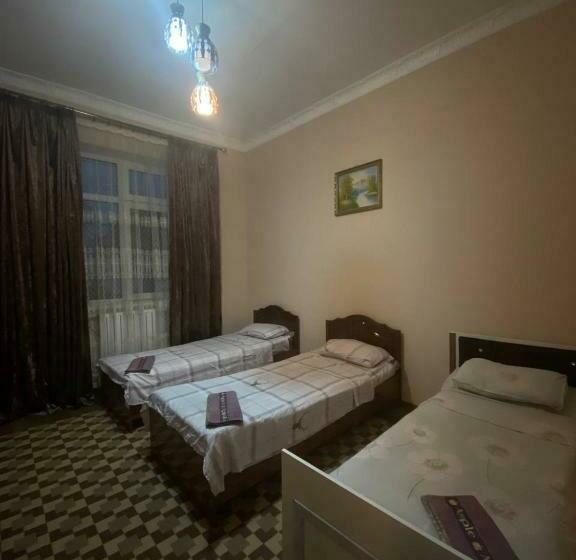 اتاق استاندارد سه نفره, Sam Greenhouse Hostel