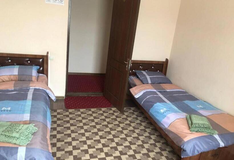 اتاق استاندارد با چشم‌انداز باغ, Sam Greenhouse Hostel