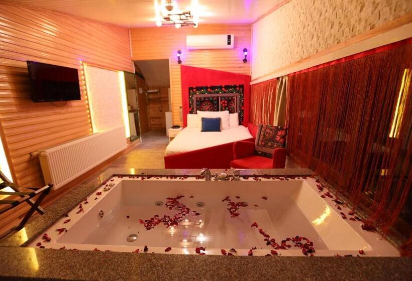 سوئیت با چشم‌انداز رودخانه, Ayder Doga Resort