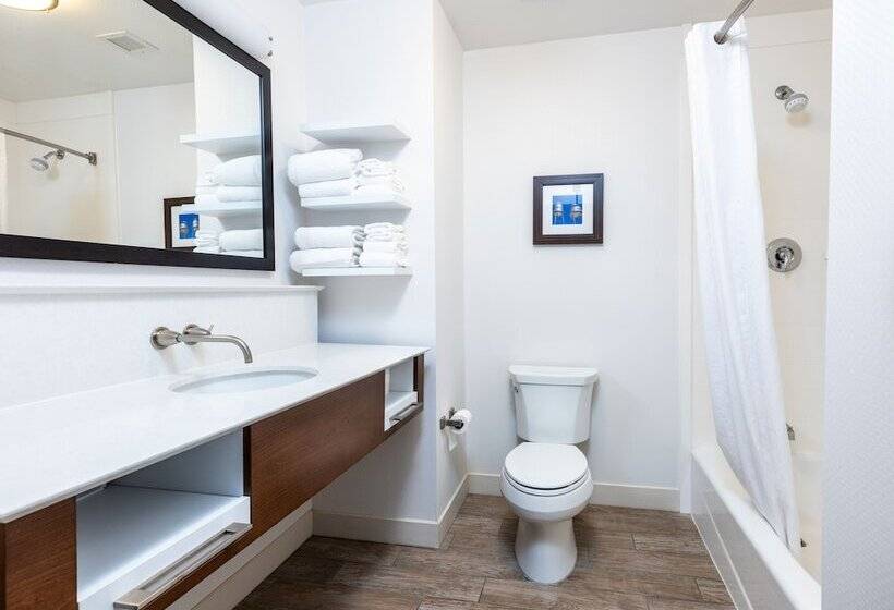 스탠다드 룸, Flag Point Inn & Suites Pratt By Fairbridge