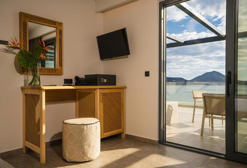 Номер Deluxe Вид на Море с Балконом, Zoe Seaside Resort