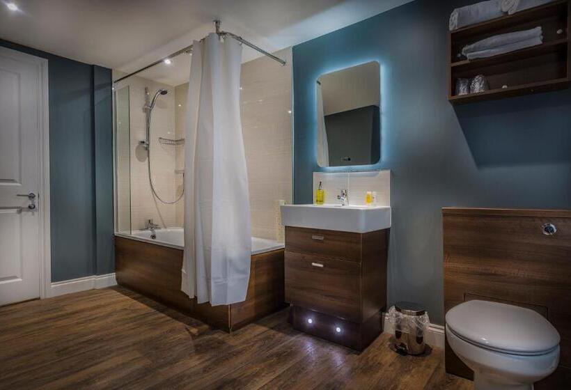 اتاق لوکس, The Golden Lion Hotel, St Ives, Cambridgeshire