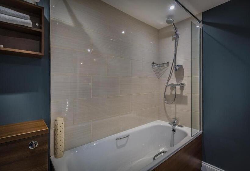 سوییت لوکس, The Golden Lion Hotel, St Ives, Cambridgeshire