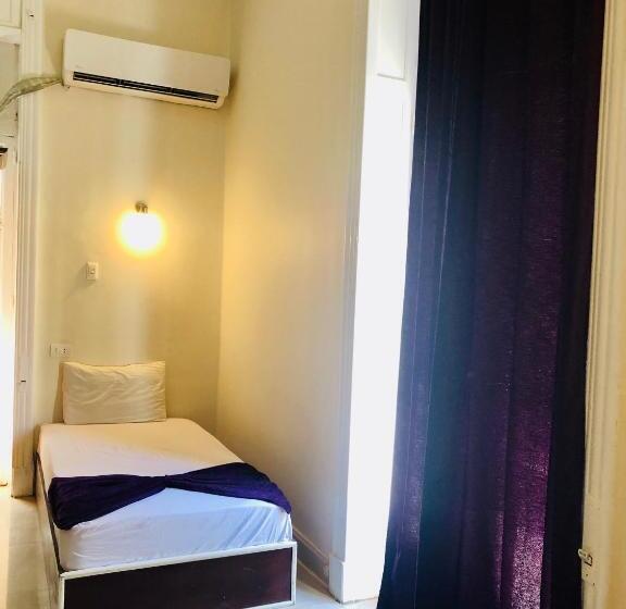 اتاق استاندارد یک نفره, Oh! Cairo Pharaoh Hostel