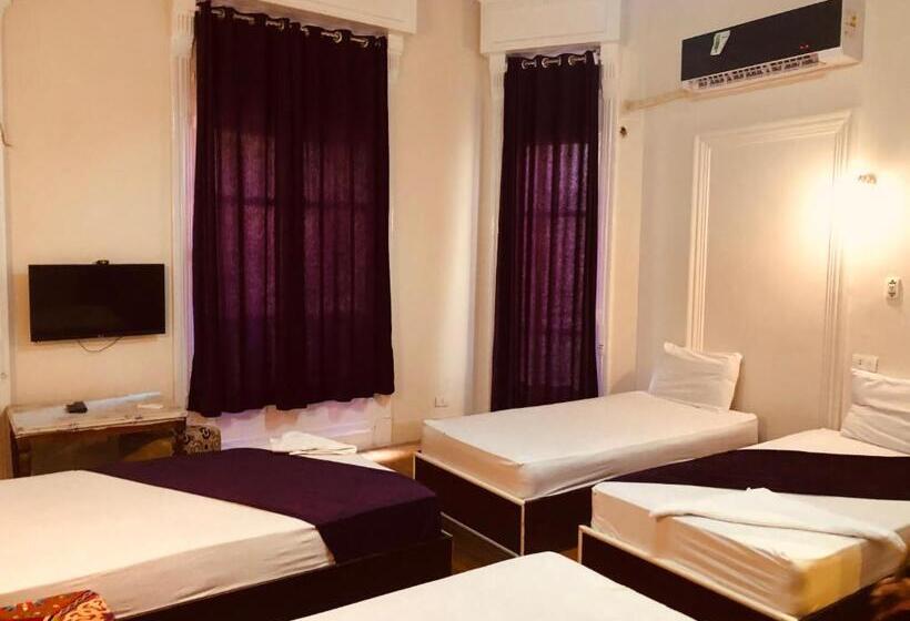 اتاق استاندارد سه نفره, Oh! Cairo Pharaoh Hostel