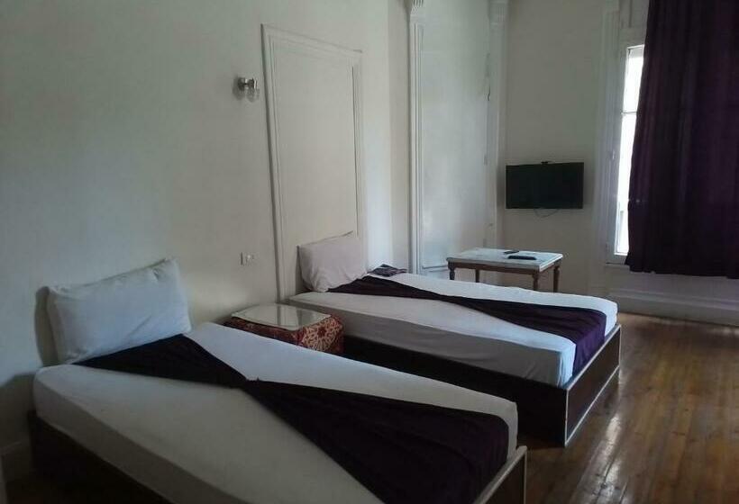 اتاق استاندارد سه نفره, Oh! Cairo Pharaoh Hostel