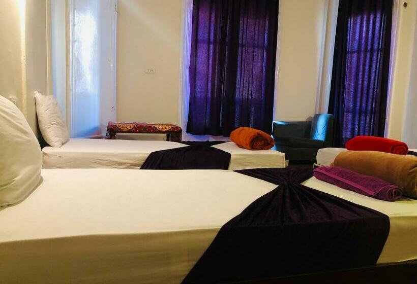 اتاق استاندارد سه نفره, Oh! Cairo Pharaoh Hostel