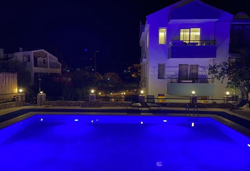 آپارتمان 1 خوابه با چشم‌انداز استخر, özgüm Suite Otel