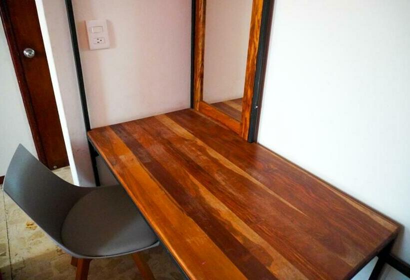 Номер Стандарт Совместная Ванная, Hostal Chocolate Calenda