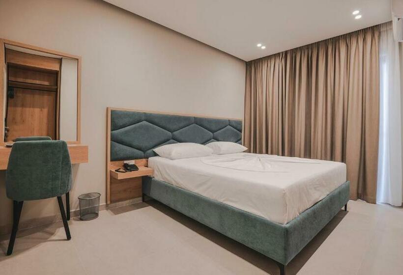 Quarto Triplo Estandar, Koko