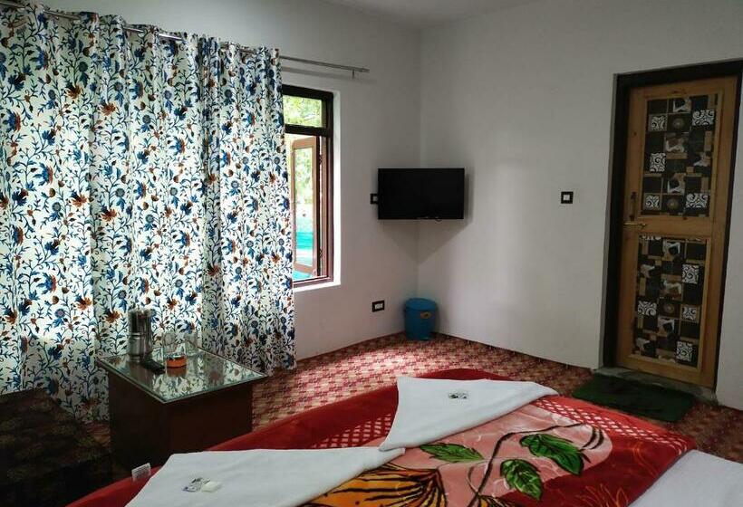 اتاق لوکس, Tip Top Pahalgam