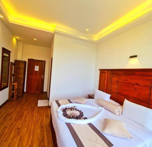 Cameră Standard cu Vedere la Lac, Top Rich Hotel Nuwara Eliya