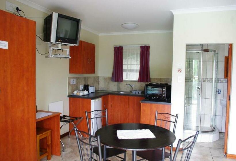 스탠다드 스튜디오, Aqua Marine Guest House