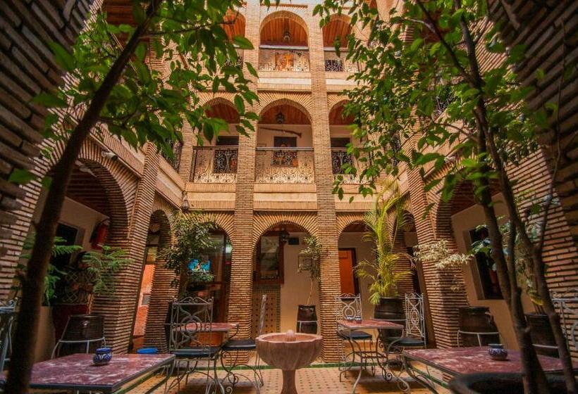 اتاق استاندارد چهار تخته, Riad Assia