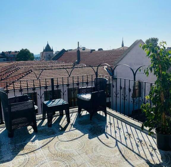 اتاق خانوادگی, Stylish Hotel Old City