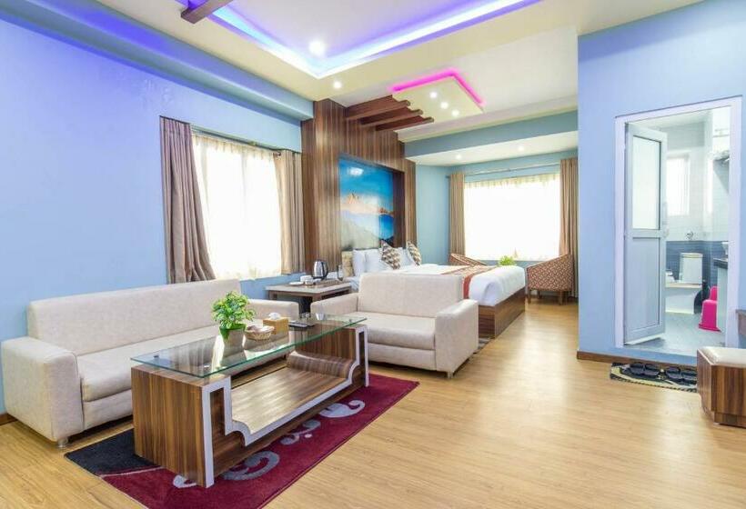 سوییت جونیور, Siddhartha Hotel Grand City
