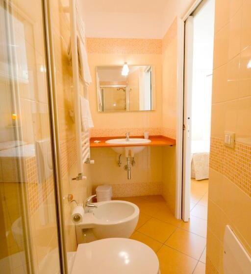 اتاق استاندارد سه نفره, Butterfly S House