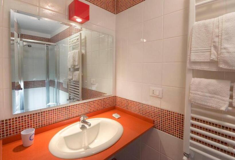 اتاق استاندارد چهار تخته, Butterfly S House
