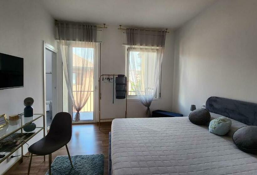 اتاق لوکس با بالکن, Comfort Accommodation Room & Le Camere