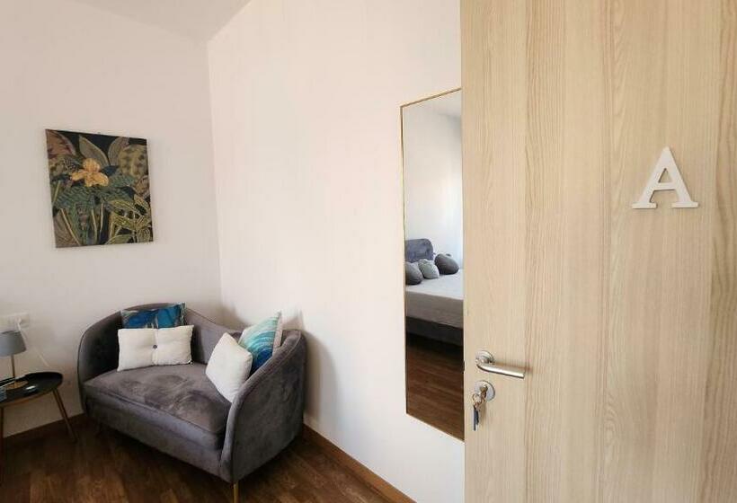 اتاق لوکس با بالکن, Comfort Accommodation Room & Le Camere
