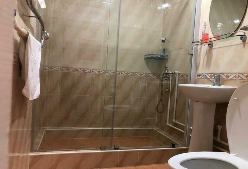 Quarto Triplo Estandar Banheiro Compartilhado, Guest House Marokand
