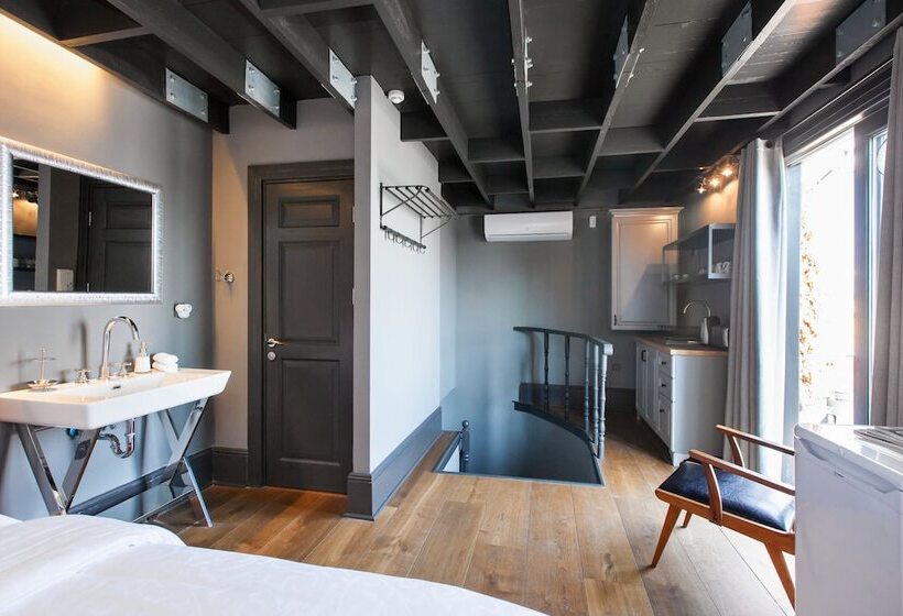 1 Bedroom Penthouse Apartment, Balkon Residence