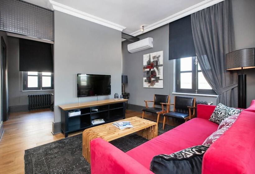 1 Bedroom Penthouse Apartment, Balkon Residence