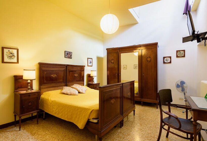 اتاق استاندارد سه تخته با سرویس بهداشتی مشترک, Casa Di Osio