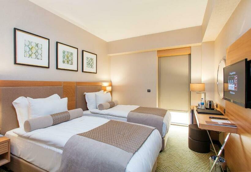 Quarto Estandar, Mia City