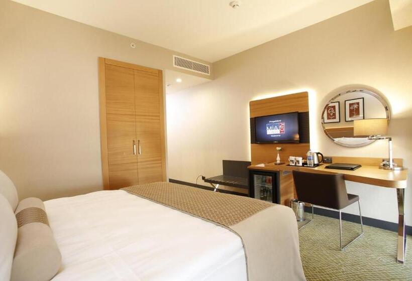 Quarto Estandar, Mia City