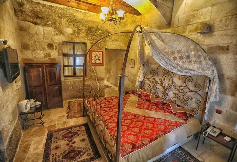 اتاق لوکس خانوادگی, Century Cave