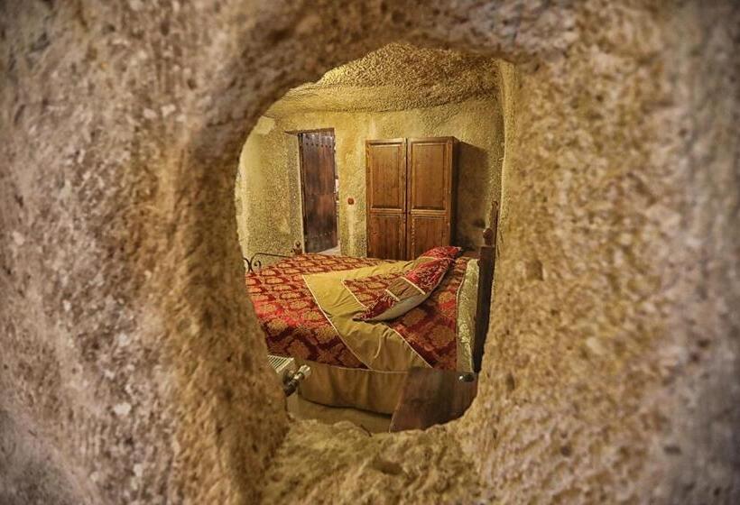 اتاق لوکس خانوادگی, Century Cave