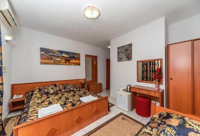 Triple Room Sea View, Villa Kruna Lux