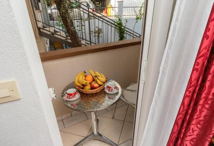 اتاق یک تخته با تراس, Villa Kruna Lux