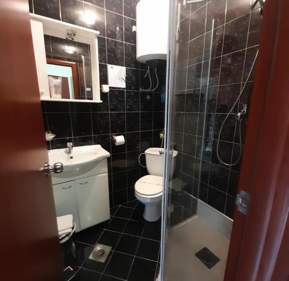 اتاق یک تخته با تراس, Villa Kruna Lux