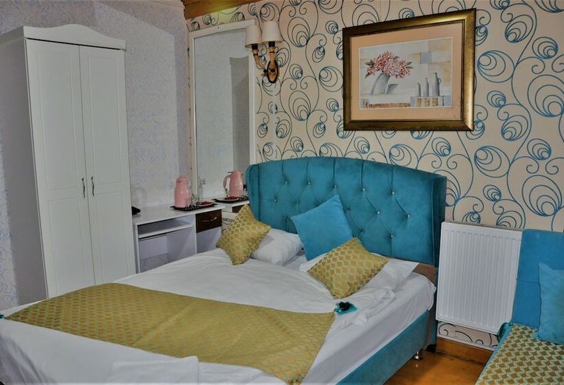 Deluxe Triple Room, The Trip Istanbul