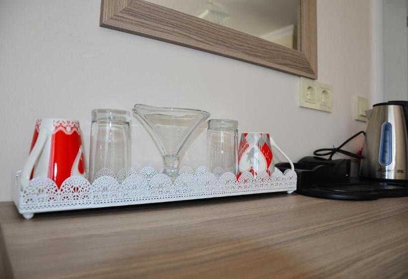 اتاق استاندارد چهار تخته, Rose Garden Boutique
