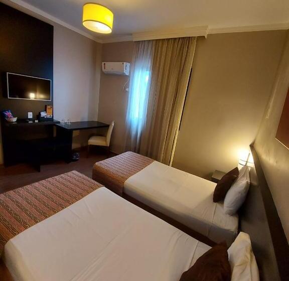 标准间, Class Hotel Passos