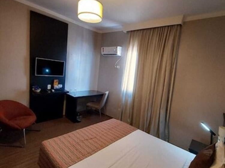 标准间, Class Hotel Passos