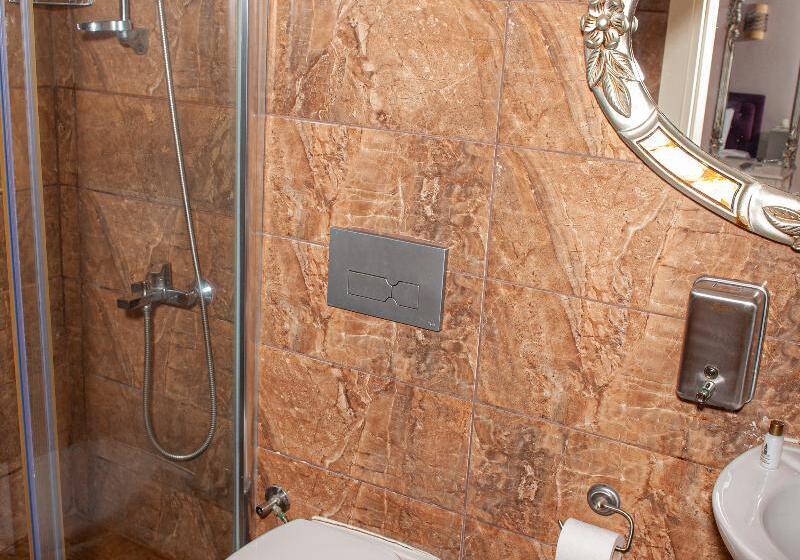 سوییت با چشم‌انداز دریا, Yesim Suites